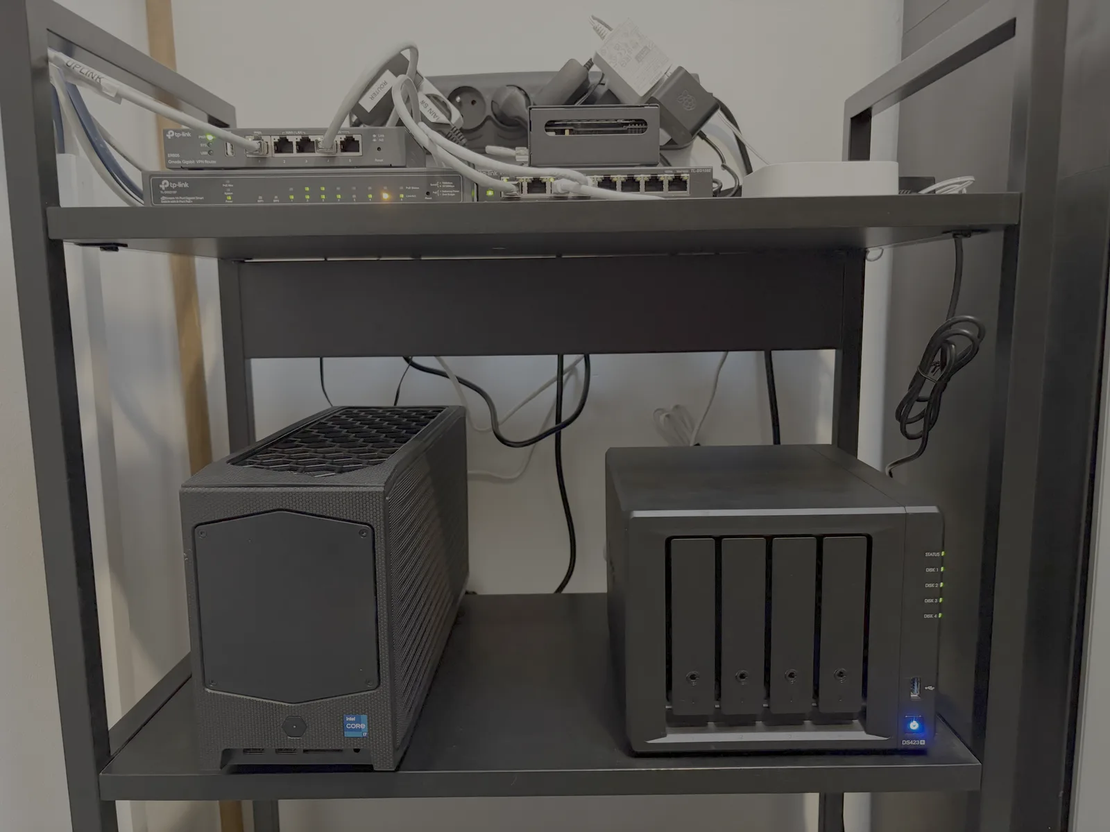 Physical homelab setup with Intel NUC and Synology NAS